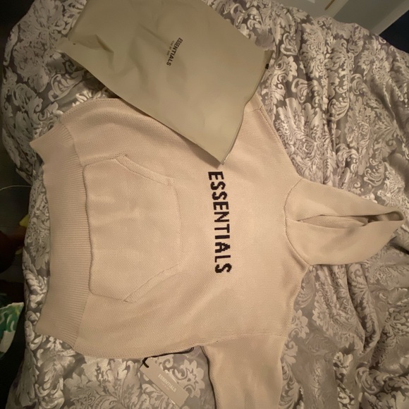 BRAND NEW ESSENTIALS HOODIE - Picture 3 of 3